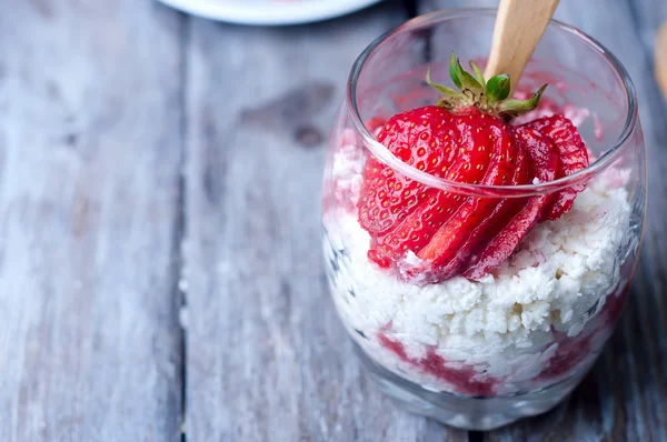 Postre con fresas —  Fotos de Stock