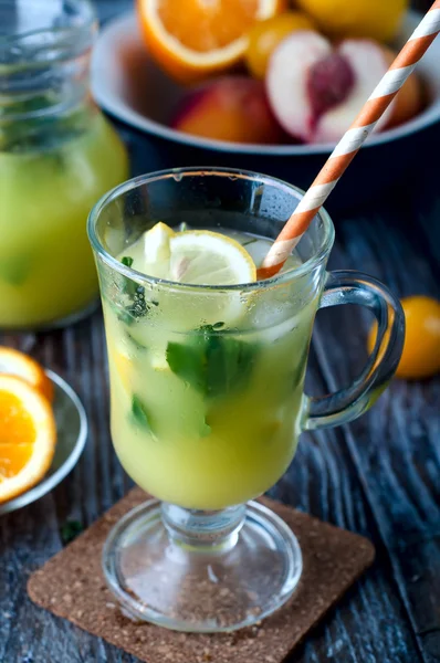 Ice Cold Lemonade With Mint — Stock Photo, Image