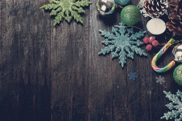Karácsonyi fenyő fa díszítéssel. Tónusú fénykép — Stock Fotó
