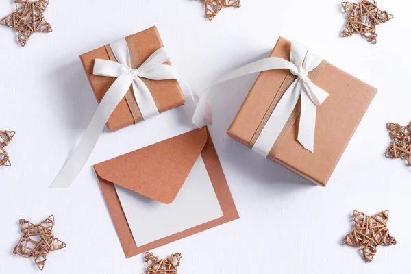 Félicitations Carte Noël Avec Artisanat Différentes Boîtes Cadeaux Maquette Lettre — Photo