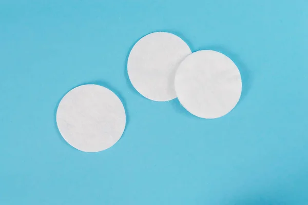 Tampons Coton Biologique Blanc Sur Fond Bleu Zéro Déchet Réutilisable — Photo