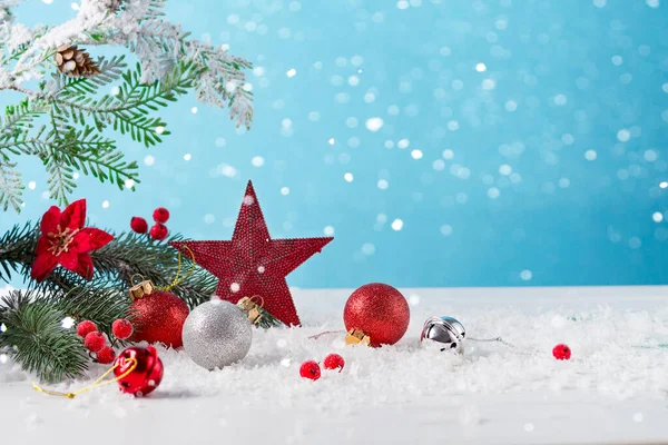 Julkort Med Dekorerad Julstjärna Och Bollar Ljus Bakgrund Vinterfestligt Koncept — Stockfoto