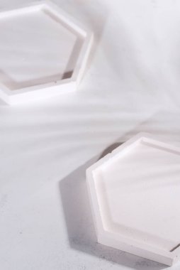 Kağıt üzerinde asgari soyut geometrik podyum sahnesi