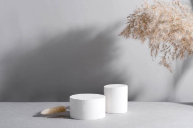 Kağıt üzerinde Geometrik podyum sahnesi.