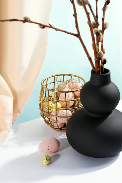 Ovos Páscoa Felizes Selos Ramos Vaso Com Tecido Cortinas — Fotografia de Stock