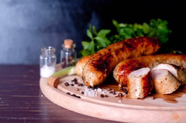 Barbekü Maşa ile sausege