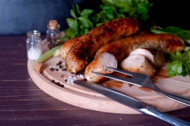 Barbekü Maşa ile sausege