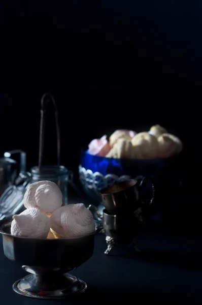 Witte marshmallows op glazen pot — Stockfoto