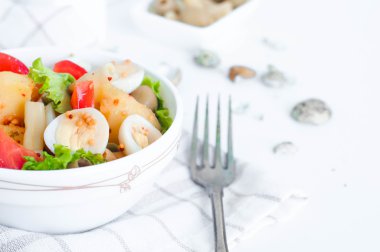 Taze sebze salatası. 