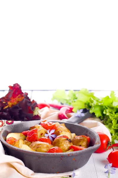 Fırında patates, domates, — Stok fotoğraf