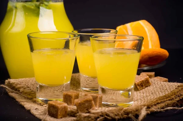 Frischer Orangensaft — Stockfoto