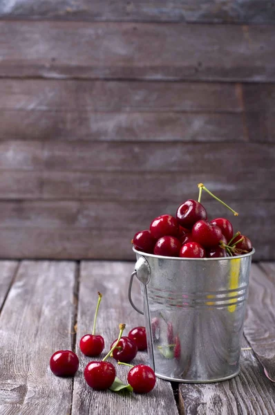 Fresh cherries on wooden table — Stock Photo, Image