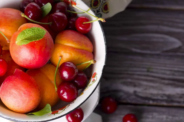 Assortment of juicy fruits — Stock Photo, Image