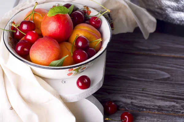 Assortment of juicy fruits — Stock Photo, Image