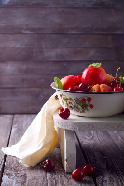 Assortment of juicy fruits — Stock Photo, Image