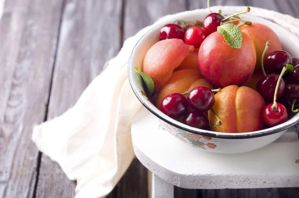 Assortment of juicy fruits — Stock Photo, Image