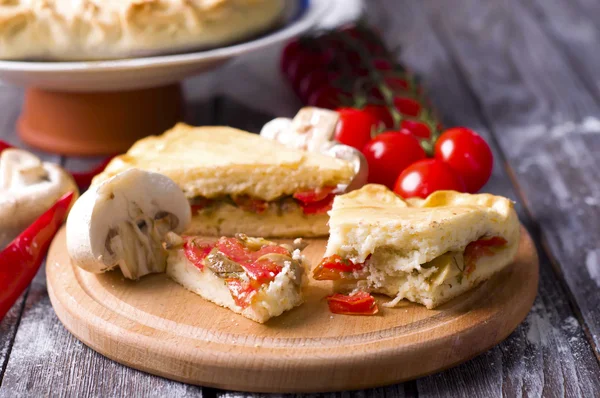 전통적인 프랑스 치즈 파이 w — 스톡 사진