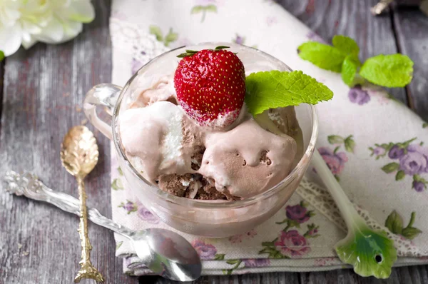 Coffee ice cream in a glass — Stock Photo, Image