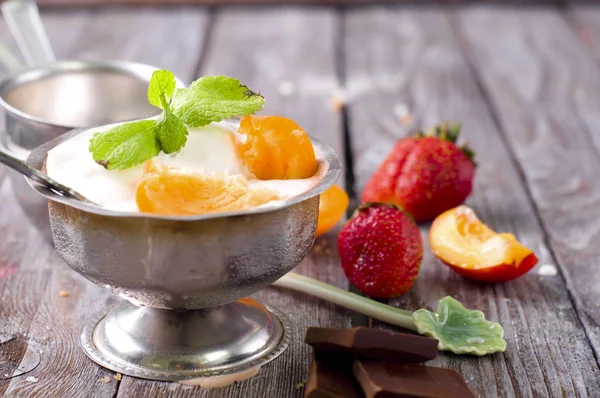 Helado de café en un vaso —  Fotos de Stock