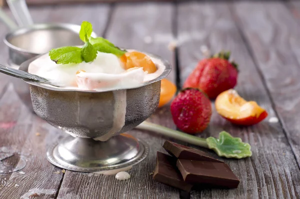 Coffee ice cream in a glass — Stock Photo, Image