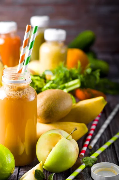 farklı meyve suları ve meyve 