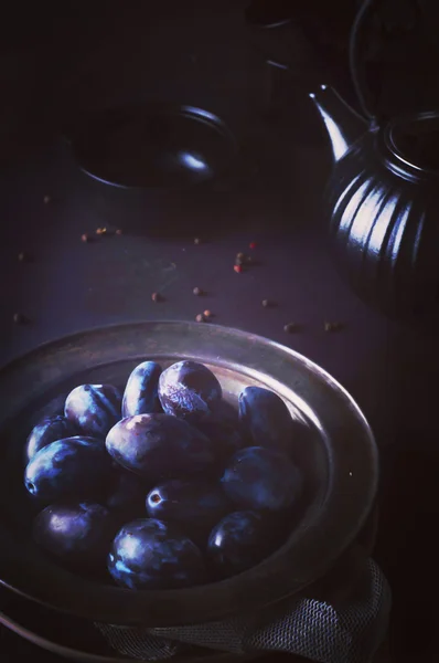 Selected juicy black plums in the darkness — Stock Photo, Image