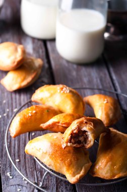 Ev yapımı doldurulmuş Empanadas