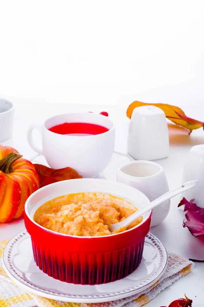 Gachas de calabaza de arroz sobre un fondo blanco —  Fotos de Stock