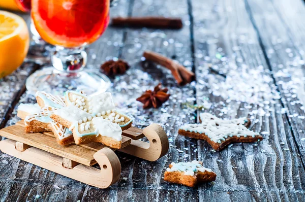 Homemade christmas cookies on wooden table — Stock Photo, Image