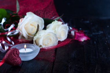 Sevgililer günü gül ve şampanya