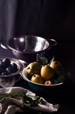 Doğal ışık ortamda taze Erik