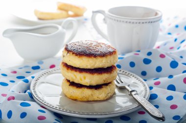 Ekşi krema ile Syrniki peynirli gözleme