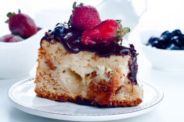 Çilekli ve çikolatalı cheesecake