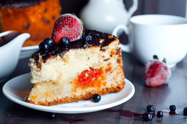 Cottage cheese dessert with chocolate sauce anddried apricots, — Stock Photo, Image