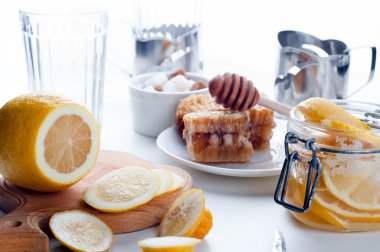 Bal, limon ve zencefil tonik 