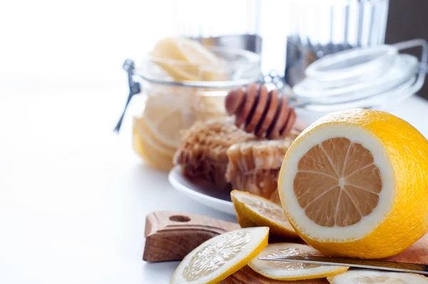 Honung, citron och ingefära tonic — Stockfoto