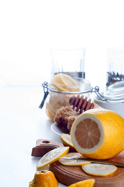 Honung, citron och ingefära tonic — Stockfoto