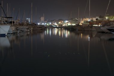 Marina gece El Campello, Alicante, İspanya