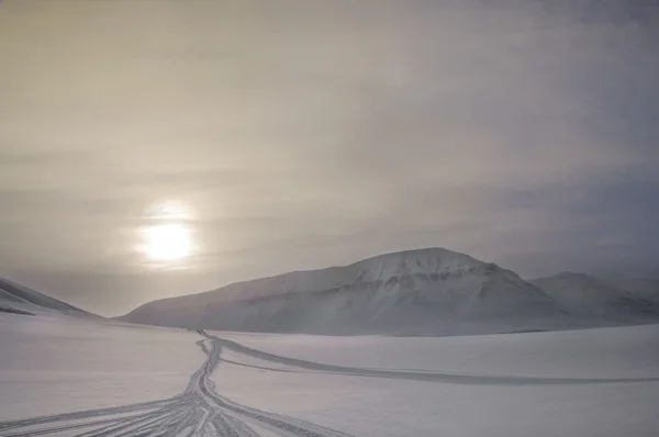 Gefrorene Landschaft im arktischen Sonnenuntergang — Stockfoto