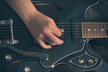 Elektro gitar - 2 çalmak