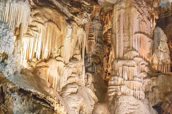 Λεπτομέρεια από διάφορες σταλακτίτες στο σπήλαιο — Φωτογραφία Αρχείου
