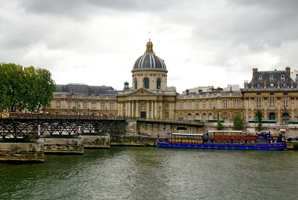 Vista al río parisino — Foto de Stock