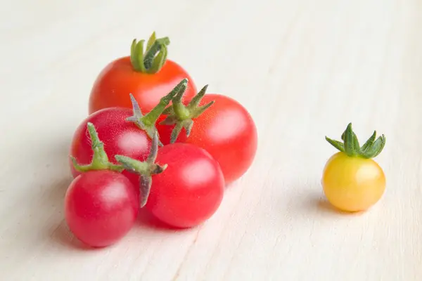 Colourful tomatoes on a table — Stock Photo, Image