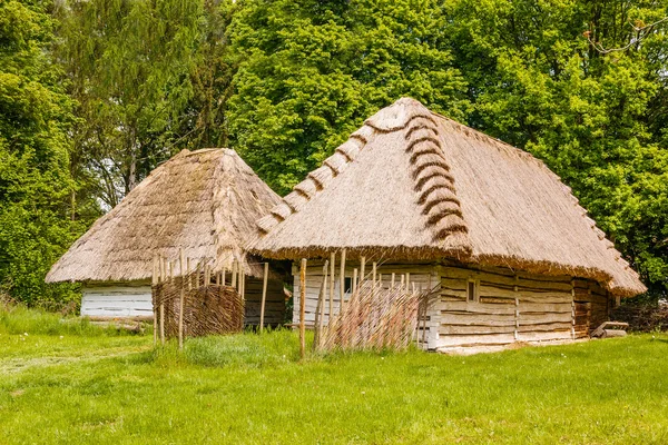 Antiguas casas rurales de madera — Foto de Stock