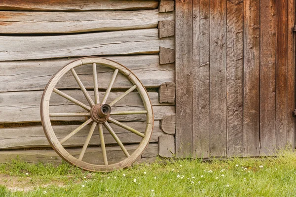 Primo piano della vecchia ruota in legno — Foto Stock