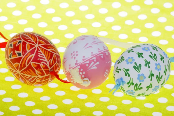 Close-up of three Easter eggs on green background — Stock Photo, Image