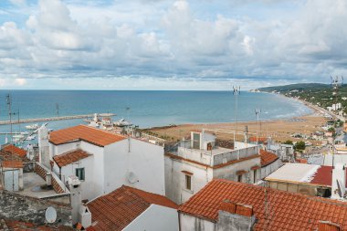 Çeşitli evler ve bay tarihi şehir manzaralı