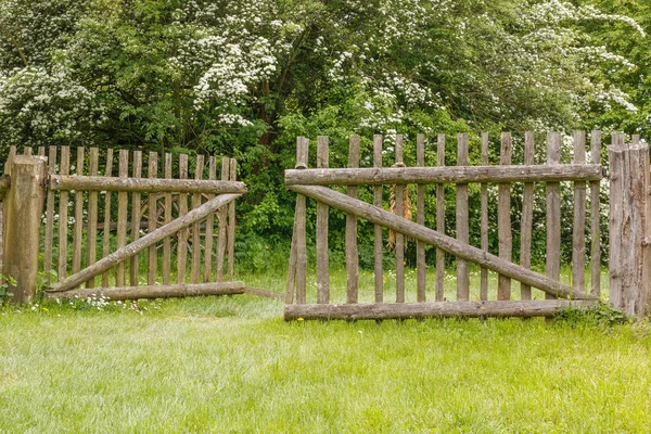 Primo piano della vecchia recinzione in legno — Foto Stock