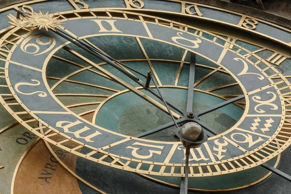 Vue rapprochée de l'horloge astronomique Prague Old Town Hall Tower — Photo