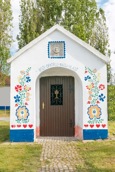 Fechar-se de velho belfry colorido com ornamentos — Fotografia de Stock